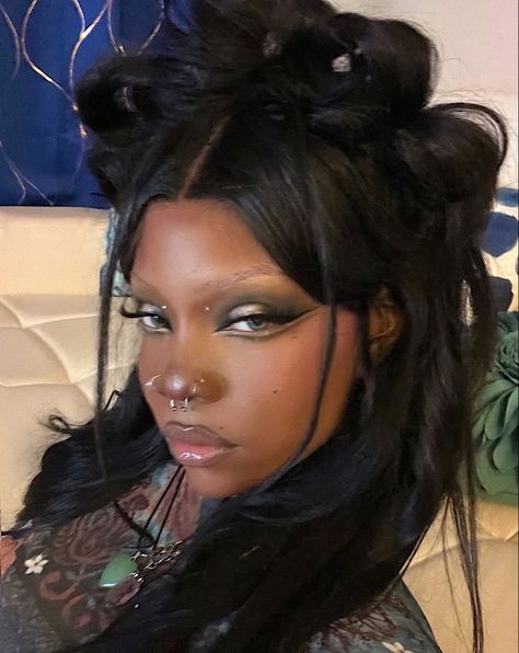 Black Hair And Makeup, Dark Makeup Looks, Maquillage On Fleek, Alt Makeup, Alternative Makeup, Cool Makeup Looks, Ethereal Makeup, Dope Makeup, Edgy Makeup