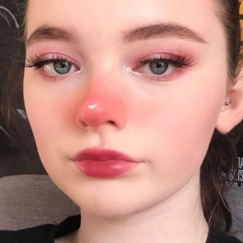 🧚‍♀️ on Instagram: “follow @venusfits for more💕” Blush On Nose Aesthetic, Blush On Nose, Blush Nose, Nose Blush, Girl Therapy, Nose Makeup, Pretty Eye Makeup, Insta Outfits, Blush On