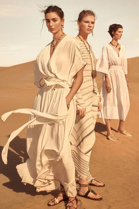 Zara Spring/Summer 2019 Collection Confirms The Colour Of The Season | Glamour UK Zara Outfit Ideas, Zara Summer Dress, Zara Spring, Rara Avis, Campaign Photography, Zara Summer, Outfit Zara, Mode Zara, Desert Fashion