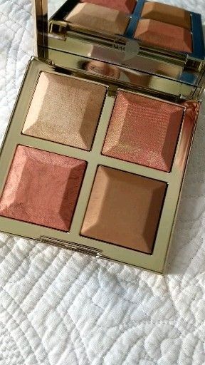 becca cosmetics khloe & malikka highlight blush palette, high end makeup, how to apply highlighter Makeup Asthetic Products, Makeup Products Video, Beauty Products Video, Cute Makeup Products, Cosmetics Video, Best Makeup Palettes, Best Highlighter Makeup, Maquillage Kylie Jenner, Highlighters Makeup