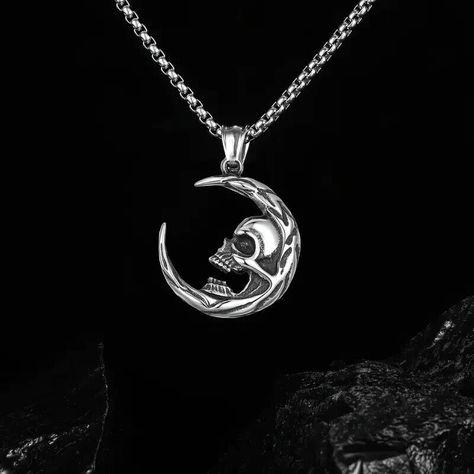 Looking for a cool and artsy necklace that is durable and perfect for all occasions? #halloween #skull #gothicaesthetic #witchcraft #gothicart #altfashion #gothicbeauty #gothicmodel #fashionjewelry #occult #taxidermyjewelry #oddities #alternativefashion #skulls #darkfashion #darkart #alternativegirl #halloween #darkaesthetic #moon #etsyshop #gothicmakeup #jewelry #witchlife #gothiclife #smallbusiness #silverjewelry Metalhead Accessories, Punk Skull, Unique Pendant Necklace, Goth Jewelry, Moon Pendant Necklace, Mens Jewelry Necklace, Punk Jewelry, Skull Jewelry, Estilo Punk