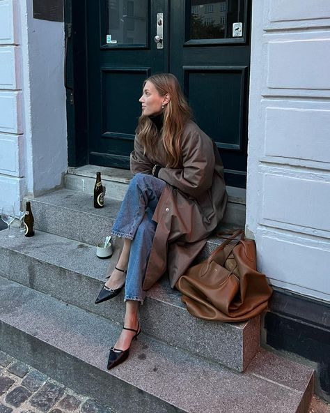 Cecilie Moosgaard Nielsen (@ceciliemoosgaard) • Instagram photos and videos London Wear, 50 Style, Minimal Chic, Thanksgiving Outfit, Parisian Chic, Mode Inspo, 가을 패션, Autumn Outfit, Fall Winter Outfits