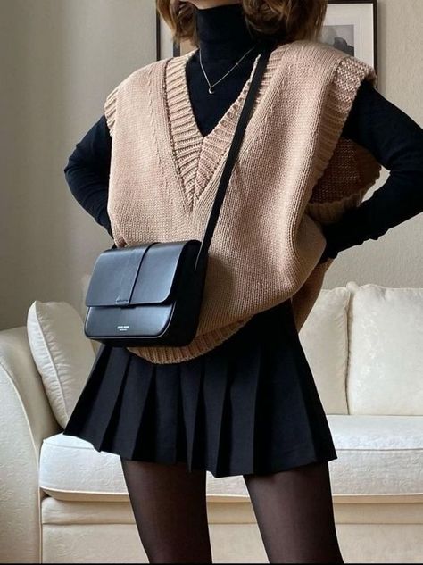 Fashion 60s, Sweater Vest Outfit, Winter Outfits Aesthetic, Winter Fashion Outfits Casual, Looks Black, Trendy Fall Outfits, Chic Sweaters, Cute Fall Outfits, Vest Outfits