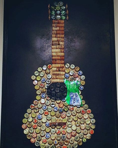 Bottle Cap Wall Art, Cool Interior Design, Bottle Top Art, Beer Bottle Cap Crafts, Diy Bottle Cap Crafts, Beer Cap Art, Bottle Top Crafts, Man Cave Ideas, Bottle Cap Projects