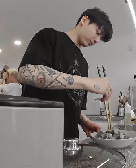 Jungkook Cooking, Boyfriend Material Jungkook, Jungkook Funny, Jungkook Selca, Jeon Jungkook Photoshoot, Jeon Jeongguk, Bts Girl, Jungkook Abs, Kim Taehyung Wallpaper