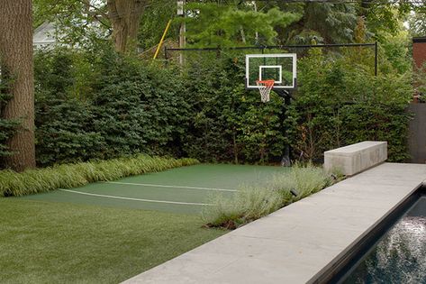 House & Home - A Backyard Pro Shares 10+ Smart Tips For Pool Landscaping Backyard Court, Stairs Decoration, Backyard Sports, Basketball Court Backyard, Backyard Basketball, Garden Stairs, Artificial Lawn, Contemporary Garden, Backyard Living