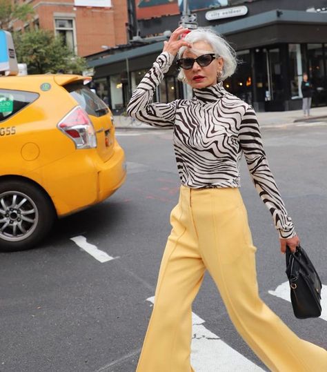 7 Outfit Formulas to Start Wearing Weekly (Because Repeating Is A-OK) Crossing The Street, London Boutique, Yellow Pants, Trending Boots, Outfit Formulas, Uniform Fashion, Older Fashion, Dress Pin, Runway Trends