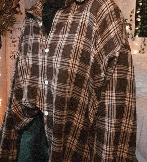 @jaikemarie on instagram & tiktok #outfit #inspiration #brown #cozy #oversize Brown Flannel Aesthetic, Brown Flannel Outfit Women, Brown Flannel Outfits For Women, Fall Flannel Aesthetic, Brown Oversized Shirt Outfit, Brown Plaid Shirt Outfit, Flannel Shirt Aesthetic, Oversized Flannel Outfit, Brown Tshirt Outfit