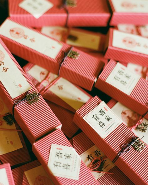 Wedding Guest Couple Outfit, Wedding Guest Couple, Chinese Wedding Favors, Double Happiness Wedding, Chinese Party, Double Happiness Symbol, Happiness Symbol, Sentimental Wedding, Candy Wedding Favors