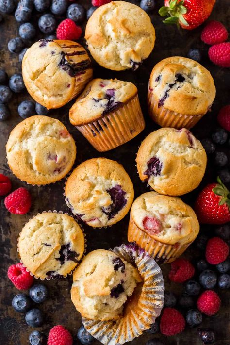 Mixed Berry Muffins Blueberry Raspberry Muffins, Ww Cheesecake, Triple Berry Muffins, Berry Muffin Recipe, Blueberries Muffins, Freezer Ideas, Blueberry Recipe, Mixed Berry Muffins, Nutella Muffin