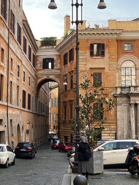 Rome Fall Aesthetic, Living In Rome Aesthetic, Rome Autumn, Italian Autumn, Rome Italy Aesthetic, Rome Trip, Rome Aesthetic, Rome Photography, Rome Streets