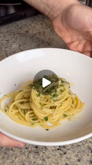 Alio E Olio Pasta, Aglio E Olio, June 17, Dinner Recipes, Food And Drink, Spaghetti, Pizza, Chef, Salad