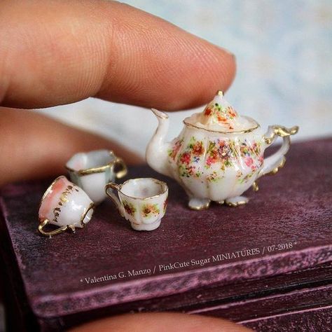 Mini Tea Set, Miniature Pottery, Antique Dollhouse, Miniature Tea Set, Mini Stuff, Miniature Things, Miniature World, Miniature Kitchen, House Miniatures