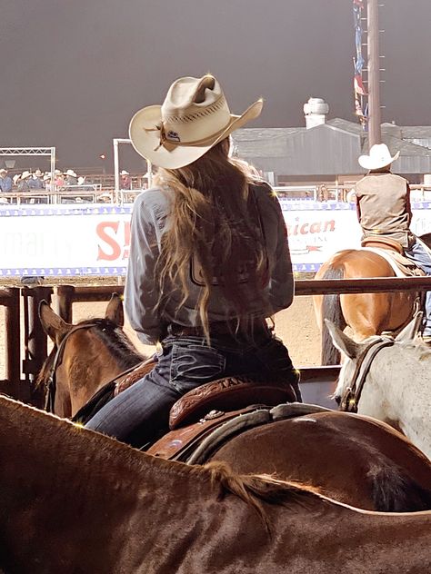 Country Friend Group Aesthetic, Western Cowgirl Aesthetic Wallpaper, Cowboy And Cowgirl Aesthetic, Ranch Girl Aesthetic, Ride A Cowboy, Red Head Cowgirl, Cowboy Girl Aesthetic, Cowgirl Riding Horse, Cowgirl Lifestyle