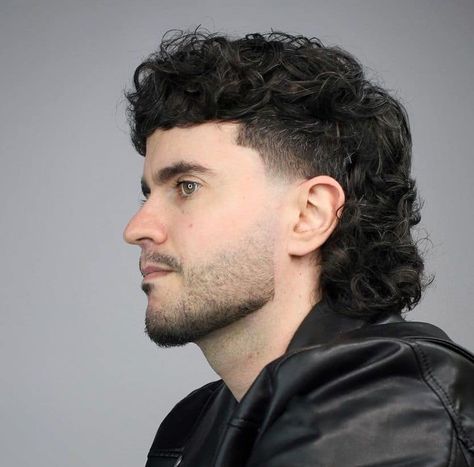 Curly Mullet Fade, Mullet Men, Temp Fade, Modern Mullet Haircut, Fade Haircut Curly Hair, Long Curly Hair Men, Short Punk Hair, Mullet Fade, Men Haircut Curly Hair