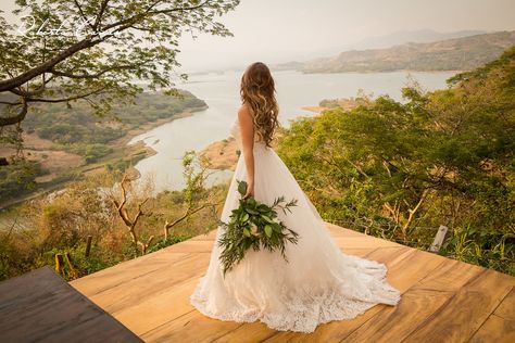 Wedding in El Salvador? These are some of the top destinations, tour ideas and transportation services you can choose for this especial life event. El Salvador Wedding, Destination Wedding Photos, Romantic Retreat, Dancing In The Moonlight, Wedding Tags, Transportation Services, Wedding Bells, Romantic Wedding, Corporate Events