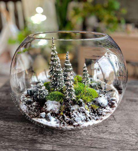 Xmas Terrarium, Snow Terrarium, Aesthetic Terrarium, Snow Globe Centerpiece, Holiday Terrarium, Christmas Terrariums, Winter Terrarium, Christmas Greenery Decor, Globe Terrarium