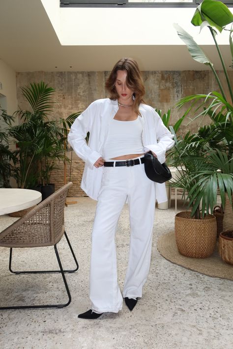 Kita Liss. White jeans outfit ideas. Fall outfit ideas. Spring outfit ideas. Vintage Pointed toe heels. White Jeans Dinner Outfit, Point Toe Heels Outfit, Jeans Outfit Ideas, Outfit Ideas Vintage, Outfit Ideas Spring, Minimalist Outfits, Outfit Ideas Fall, Fits Ideas, White Jeans Outfit