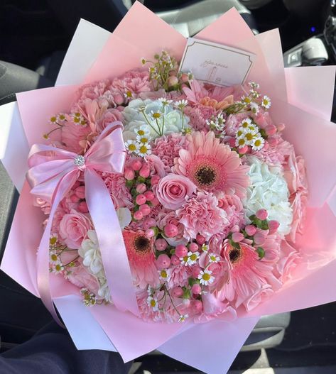 Pink Graduation Bouquet, Flower Bouquet For Mom Birthday, Ramo Aesthetic, All Pink Flower Bouquet, 25 Roses Bouquet, Pink And White Flower Bouquet Birthday, Ramos Aesthetic, Pink Roses Bouquet Gift Birthday, Big Pink Flower Bouquet