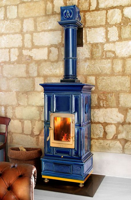 Small Wood Burning Stove, Wood Stove Fireplace, Wood Heat, Stove Heater, Vintage Stoves, Antique Stove, Pellet Stove, Traditional Ceramics, Stove Fireplace