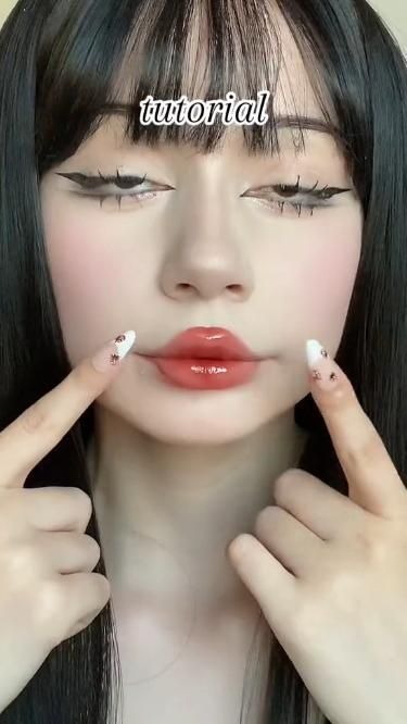 Me encantó éste Makeup Anime Eye Makeup, Punk Makeup, Lip Tutorial, Simple Makeup Tips, Anime Makeup, Doll Eye Makeup, Lip Makeup Tutorial, Makeup Artist Tips, Swag Makeup