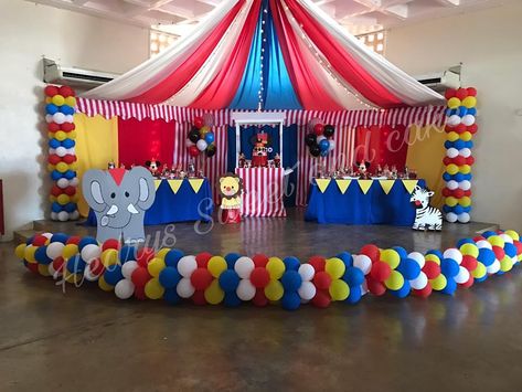 Carnival Party Ideas For Adults, Circus Theme Decorations Diy, Circus Theme Parade Float, Indoor Carnival Decorations, Circus Themed Decorations, Circus Decorations Party, Celebrate The Savior Vbs Decorations, Circus School Theme, Circus Theme Decor