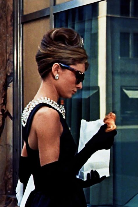 5 Breakfast at Tiffanys Costumes | Holly Golightly Costumes from Amazon Holly Golightly Costume, Breakfast At Tiffany's Costume, Pintuck Dress, Vintage Fashion 1930s, Old Hollywood Fashion, Fashion 1940s, Holly Golightly, Fashion 1960s, Old Hollywood Glam