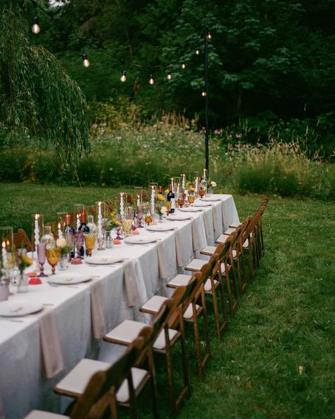 Small wedding reception, garden backyard wedding dinner Outdoor Wedding Reception No Tent, Small Intimate Garden Wedding, Micro Wedding Dinner Ideas, Simplistic Wedding Reception, Garden Elopement Ideas, Boho Wedding Backyard, Small Garden Party Wedding, Outdoor Garden Wedding Ideas, Small Backyard Wedding Decor