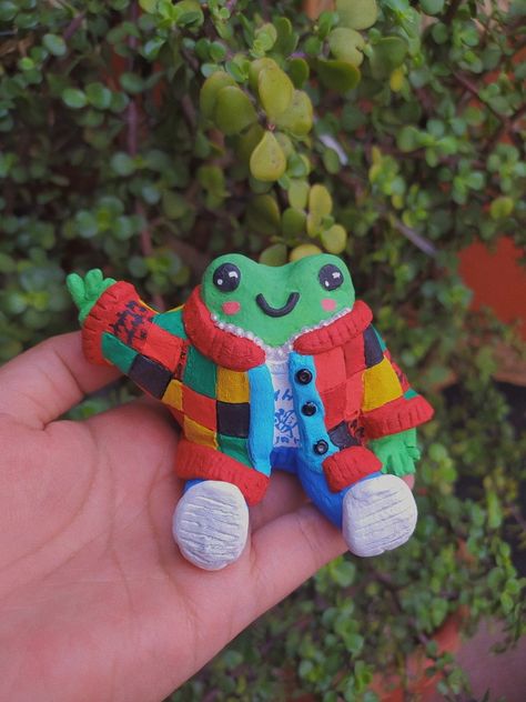 Harry Styles Cardigan Clay Frog Clay Ideas Harry Styles, Harry Styles Polymer Clay, Harry Styles Clay Art, Frog Harry Styles, Clay Harry Styles, Harry Styles Diy Crafts, Harry Styles Clay, Harry Styles Crafts, Cute Clay Frog