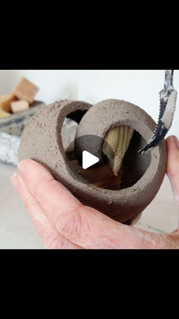 Artistic Ceramics, Organic Sculpture, Sculpture Techniques, Ceramic Art Sculpture, Geometric Sculpture, Sculptures Céramiques, Pottery Videos, Ceramic Techniques, Unique Sculptures