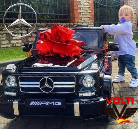 Toddler Photoshoot, مرسيدس بنز, Toy Cars For Kids, Valentine Photography, Luxury Baby, Anya Hindmarch, Everything Baby, Ride On Toys, Childhood Toys