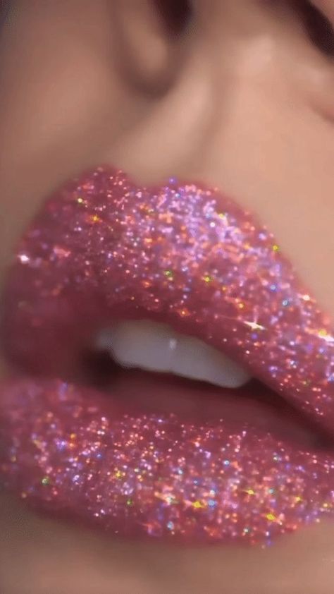 Glitz Glitter Lip Kit Mermaid Lip Makeup, Cute Lip Ideas, Pink Glamour Aesthetic, Cool Lip Makeup, Gliterry Aesthetic, Glittery Pink Makeup, Sparkly Makeup Looks, Fairy Lips, Glittery Aesthetic