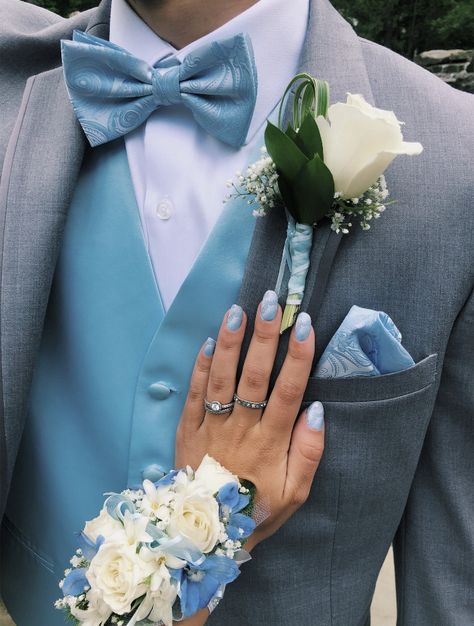 Light Blue Prom Suits, Grey Suit Prom, Prom Corsage Blue, Light Blue Dress Formal, Blue Prom Suit, Prom Flowers Bouquet, Prom Flowers Corsage, Blue Corsage, Flowy Prom Dresses