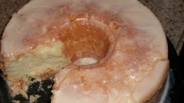 Almond Glaze Recipe, Louisiana Crunch Cake, Almond Glaze, Homemade Doughnuts, Cake Mug, Crunch Cake, Delicious Cake Recipes, Glaze Recipe, Köstliche Desserts