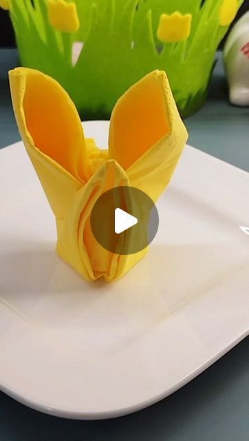 Kake Amor on Instagram: "Servietten falten,pliages de serviettes, Easter napkin folding #easterdecor # creativity#pliage#" Easter Serviette Folding, Napkin Folding Bunny, Fold Easter Napkins, Easter Table Napkins, Folded Easter Napkins, Easter Bunny Napkin Folding, Napkin Folding For Easter, Cute Napkin Folds Easy, Spring Napkin Folding Ideas