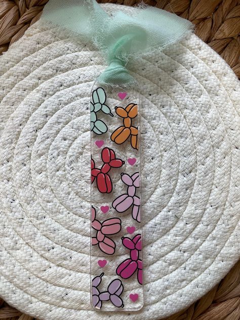 Balloon Animal acrylic bookmark Aesthetic Bookmarks Design, Cricut Acrylic Bookmark Ideas, Plexi Bookmark, Painted Acrylic Bookmark, Acrylic Bookmarks Cricut, Cute Acrylic Bookmarks, Funky Bookmarks, Acrylic Bookmark Ideas, Cricut Bookmarks