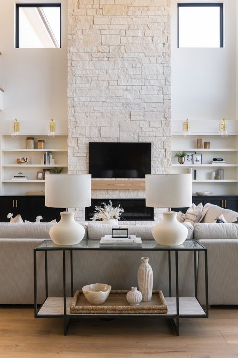 Becki Owens, Home Fireplace, Studio Mcgee, Living Room Inspo, A Living Room, Living Room Inspiration, Room Interior, Design Interior, Great Rooms