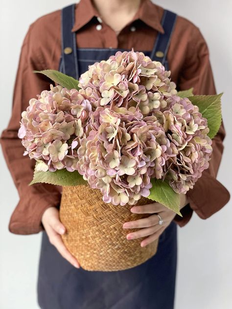 PRICES MAY VARY. ❀Specification: 4pcs purple vintage hydrangea Artificial flowers,and diameter of each hydrangea artificial head is 6.7 inches wide.The Overall is 21 inches.Add a floral accent to your space with none of the maintenance required with the Hydrangea Stem Arrangement White from JINWOE ❀Real Touch Petal: Made from high quality Latex+Rubber Tube Plastic cloth this Faux hydrangea flowers with beautiful shape,full and realistic.The petals can condense water.Different from ordinary silk Studio Mcgee Tablescape, Fall Hydrangea Bouquet, Hydrangeas Flower Arrangements, Inexpensive Floral Centerpieces, Faux Fall Floral Arrangements, Fall Faux Flower Arrangements, Roses Flower Arrangements, Coastal Fall Decor Ideas, Kitchen Flower Arrangements