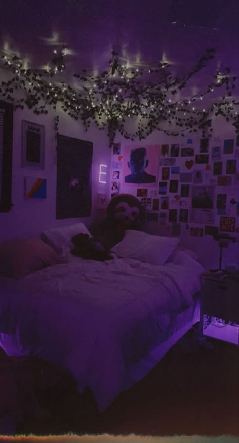 Euphoric Room Aesthetic, Wisteria Bedroom, Chill Bedroom Vibes, Alternative Room Aesthetic, Vibe Rooms, Purple Room Decor, Ideas Habitaciones, Room Organization Bedroom, Neon Bedroom