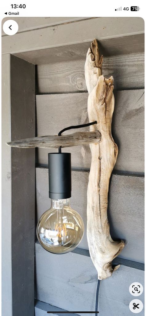 Drivved Ideas, Driftwood Light Fixture, Driftwood Lights, Diy Wall Light, Takken Decor, Driftwood Light, Driftwood Lamps, Wood Lamp Design, Driftwood Diy