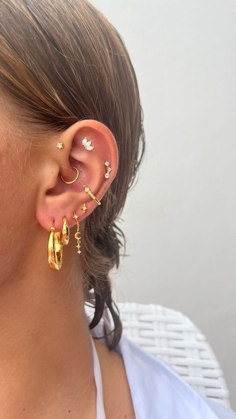 4 Lobe Piercings And Cartilage, Ear Piercings Layout Ideas, Earrings Inspo Gold, 4ths Ear Piercing, Gold Ear Jewelry Aesthetic, Earring Aesthetic Gold, Fully Pierced Ear, Piercing Map Ear, Earrings Piercings Ideas