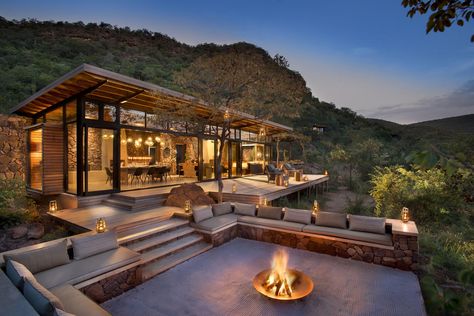 Marataba Trails Lodge is a unique luxury safari lodge specializing in walking safaris in a Big Five game area. Terrasse Med Tak, Luxury Safari Lodge, Modern Mountain Home, Casa Country, Luxury Safari, Safari Lodge, Backyard Patio Designs, Dream House Exterior, Outdoor Dining Area