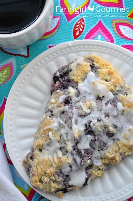 Farmgirl Gourmet: Delicious Recipes for the Home Cook.: Huckleberry Scones - For SRC Huckleberry Scones, Blueberry Scones Easy, Huckleberry Recipes, Scones Easy, Easy Butter, Blueberry Scones, Berries Recipes, Scone Recipe, A Cup Of Coffee