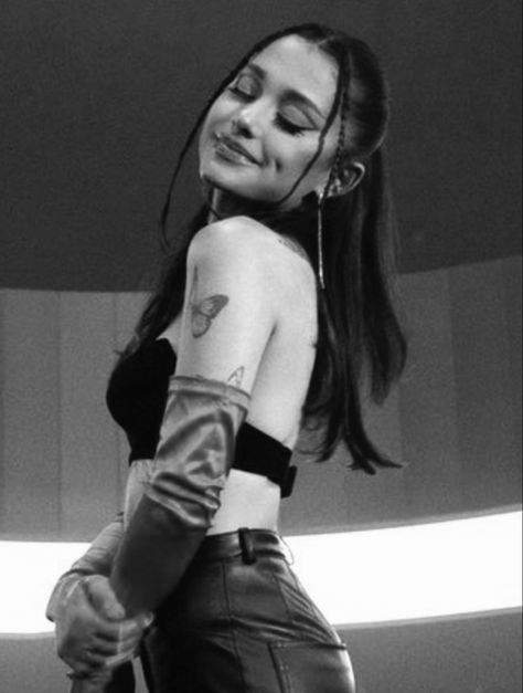 Ariana Grande Cute Photos, Ariana Grande Best Photos, Ariana Grande Cute Pics, Cute Ariana Grande Pictures, Ariana Grande Now, Ariana Grande Icons Aesthetic, Ariana Grande In Black, Ariana Grande Poster Aesthetic, Ariana Grande Aesthetic Poster