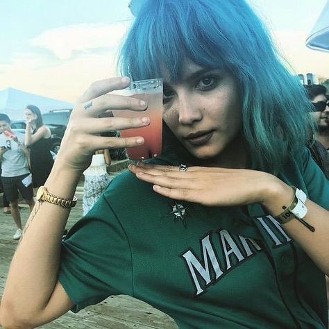 Halsey Young, Halsey Hair, Short Blue Hair, Halsey, American Singers, Perfect Hair, Blue Hair, Profile Picture, We Heart It