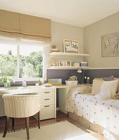 Guest room office combo ideas beside desk. #guestroomofficecomboideas Room And Office Combo Ideas, Bedroom Office Combo, Spare Room Office, Guest Room Office Combo, Small Guest Rooms, Home Office/guest Room, Guest Bedroom/office, Small Guest Room, Small Guest Bedroom