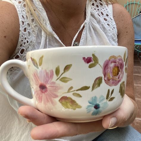 Ceramic Cafe, Diy Pottery Painting, Cerámica Ideas, Pottery Painting Designs, Pretty Mugs, Tassen Design, Keramik Design, Pottery Crafts, Diy Pottery