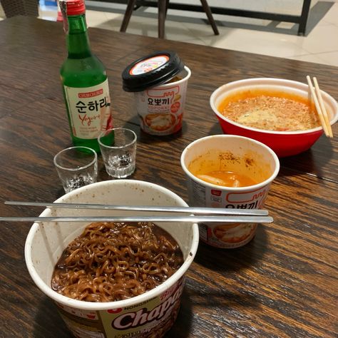 Korean Gas Station Food, Topokki Aesthetic, Korean Convience Store Food, Korean Food Aethstetic, Korean Food Delivery, Korean Soju, Gas Station Food, Korean Grocery, South Korean Food