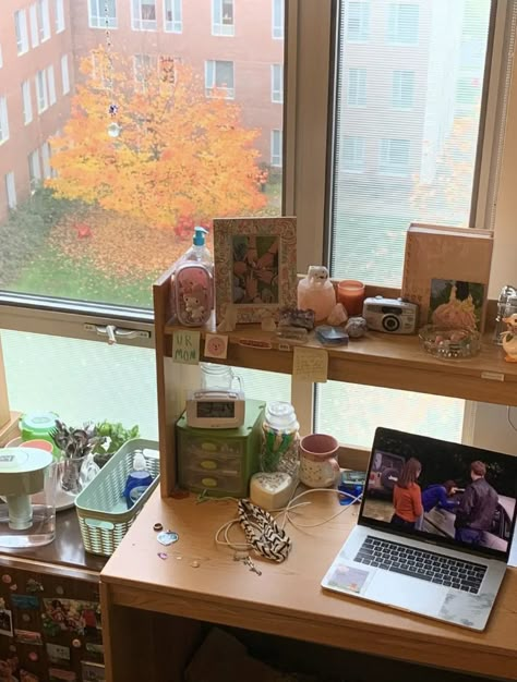 @ absolutely.fucked on tiktok , college desk decor inspo aesthetic Small Dorm Aesthetic, College Dorm Desk Aesthetic, Dorm Room Desk Aesthetic, College Desk Aesthetic, Messy Desk Aesthetic, Aesthetic College, Dorm Desk Aesthetic, College Study Room, College Desk Organization