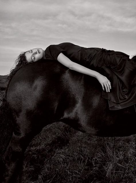 Horse Lover Mckenna Hellam in Harper's bazaar UK March 2020 — Anne of Carversville Horse Shoot, Mckenna Hellam, Horse Photoshoot Ideas, Horse Photography Poses, Foto Cowgirl, Nature Goddess, Creative Photoshoot, Horse Fashion, Horse Portrait